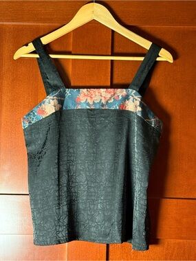 Black Floral-Trim Square Neck Silky Camisole Size Large (Estimated)